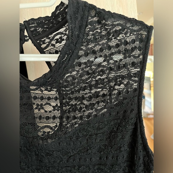 Guess dress-Lace with attached lining from the bust down-size 14 US - Picture 2 of 10